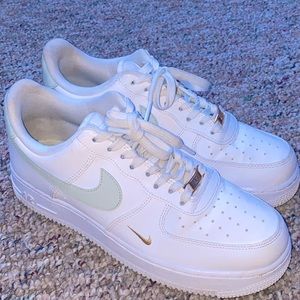 size 9.5 nike air force 1s